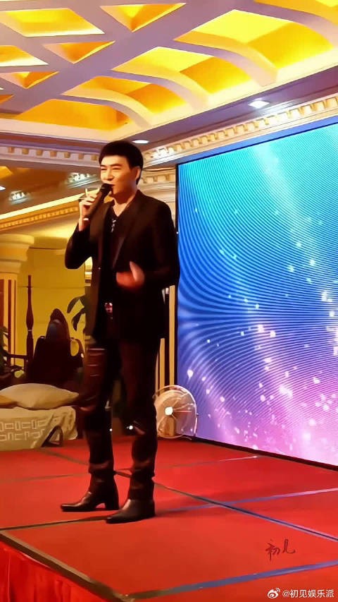 曾经的古装第一美男，为了妻子隐退，常年低调做公益
