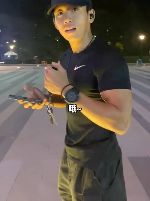 一看就像是当过兵的人