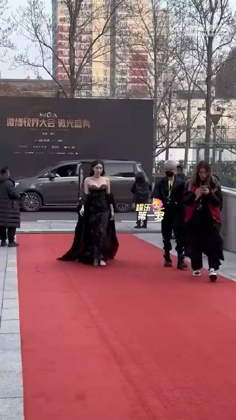 古力娜扎最性感大方的一次 娜扎labubu拆盲盒