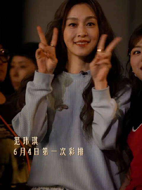 旋律响起,舞台便漾开了情感的涟漪