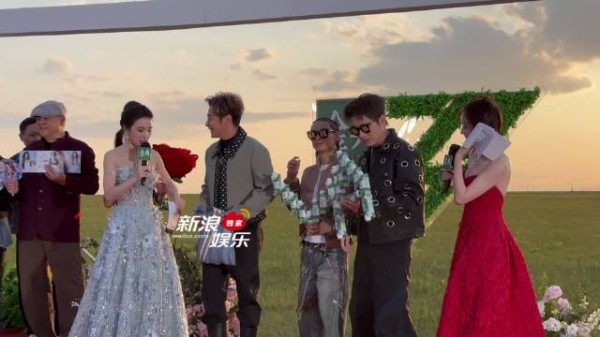 孙耀威来乘风决赛为曹颖打call，还带来了《乌龙闯情关》曹颖的戏服！