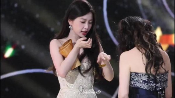 谁懂在星光大赏蹲到虞书欣的快乐值啊!