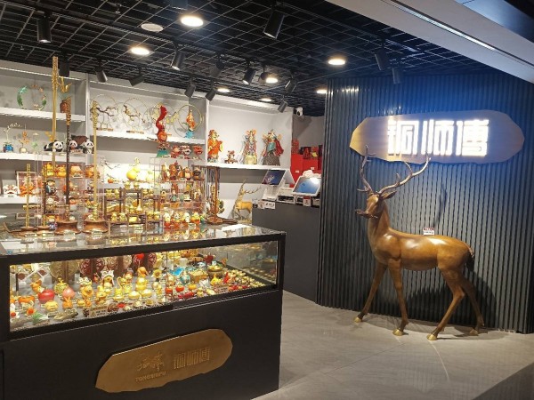 铜师傅赴港IPO 绑定哪吒的文创巨头线上“狂欢”与线下“迷惘”【IPO观察】