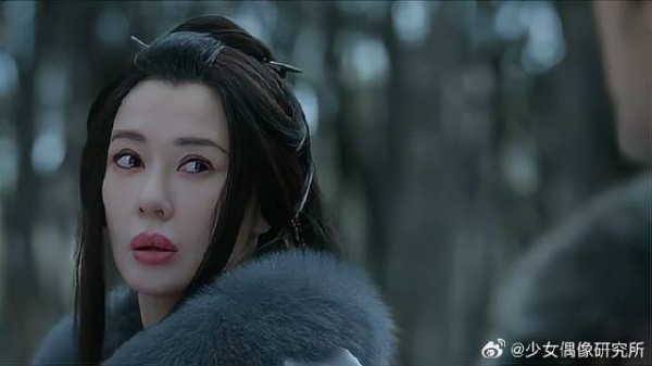 蒯择深深的留在女王心里,时刻关注他的动态