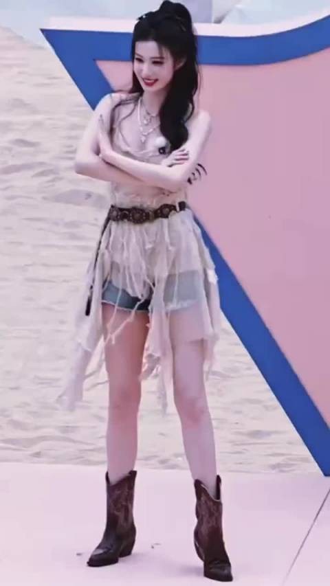 王楚然:大方明艳的美女一枚