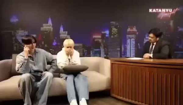 我还听说 当你去餐馆吃饭的时候 你会把外套脱下挂在椅子上 :这真的很有趣