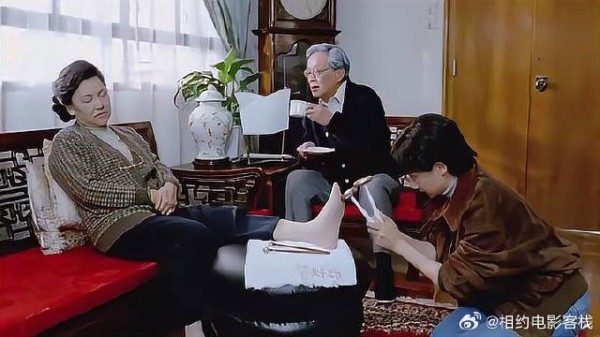 《家有喜事》周星驰 毛毛真是麻将黑洞，老头和她打了几轮后，赢大了