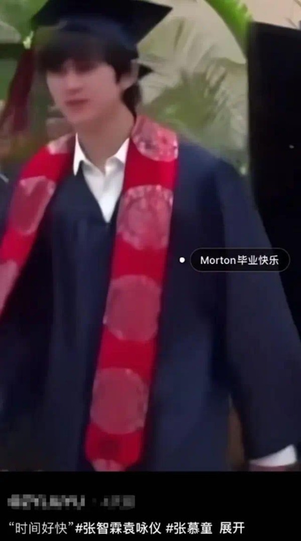 张智霖袁咏仪儿子高中毕业，魔童走路驼背，除了个高真没长过父母
