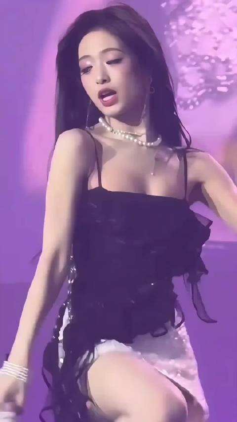韩国人的女团真的会擦边啊