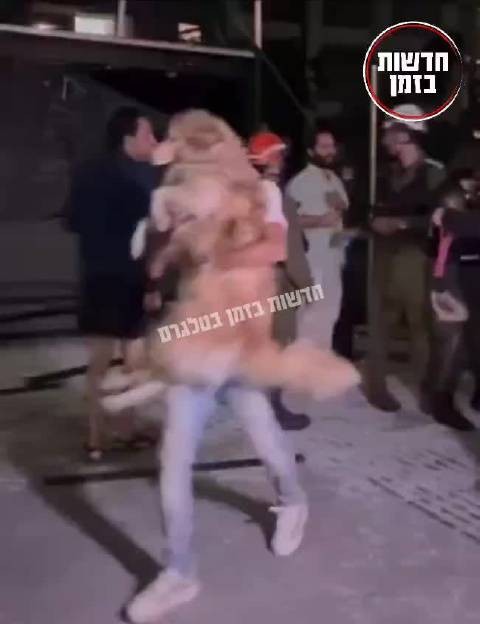 刚才说以色列用抱小孩的女警察做宣传