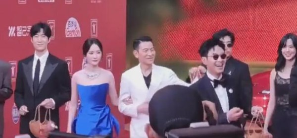 杨幂刘德华红毯挽手引尖叫！杨幂：感谢导演给机会，电影想看就看