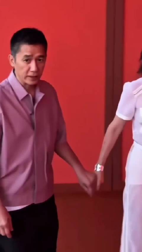 刘嘉玲梁朝伟亮相爱马仕上海大秀，性格反差引关注