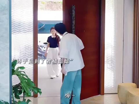 他叫她若楠姐姐诶,20岁正是藏不住事儿的年纪,妥妥的迷弟眼神