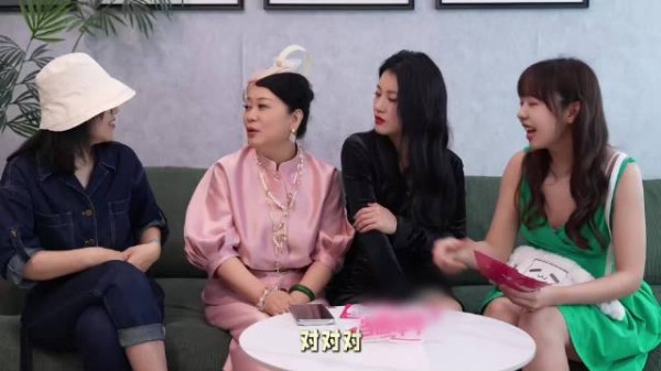 李嘉格回应屏蔽妈妈朋友圈,称生病不想让母亲担心