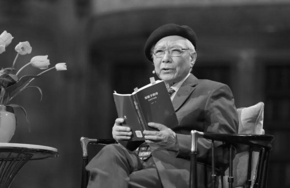 著名诗人郑愁予去世，曾写下“我达达的马蹄是美丽的错误”