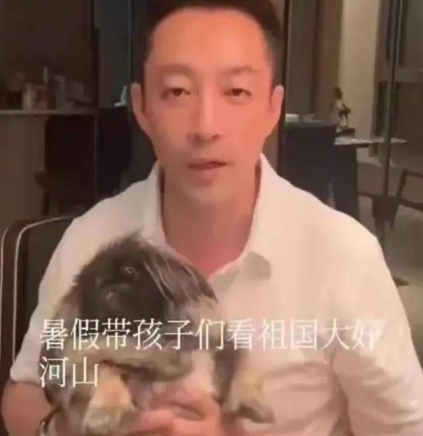 汪小菲为孩子改变许多，父亲节一家四口逛街很幸福，霖霖晒黑不少