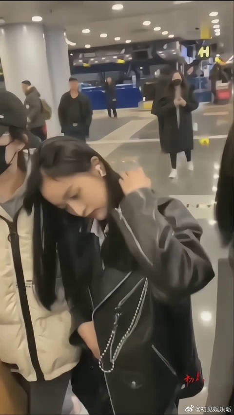 看到吴宣仪的眼神，就知道娱乐圈这一行有多累了