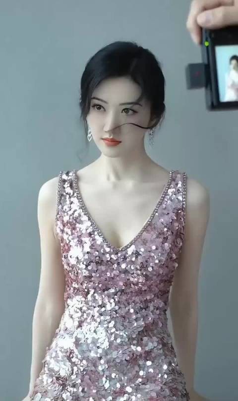 景甜美得很清澈,真的好明媚一女子
