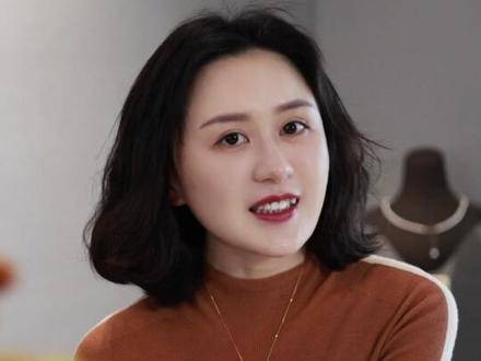 王家卫称佩戴珠宝女孩充满阳刚之气