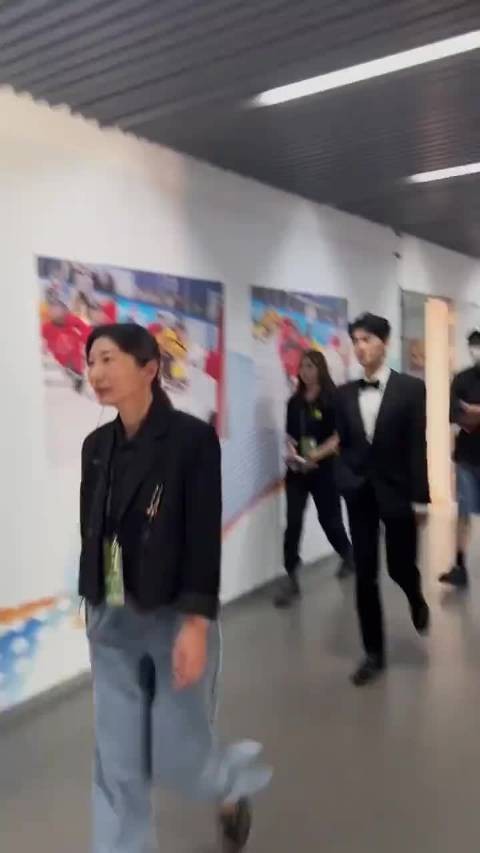 杨洋骨相优越宽肩窄腰大长腿