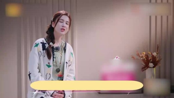 黄圣依妈妈对女儿离婚的看法,李嘉格惊出表情包,知识分子的格局