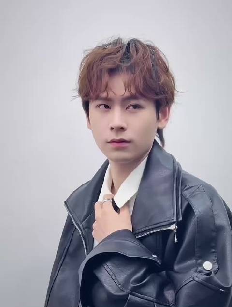杨总带着他的撕拉片来了 权威，谁看了不说一句权威