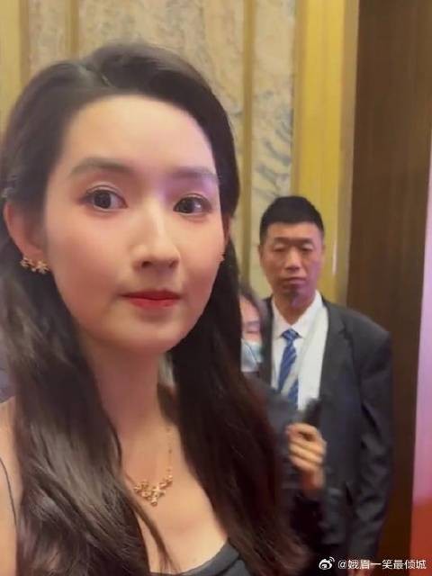 王玉雯被问叫什么名字，反应实在太可爱，明星都该学学她！