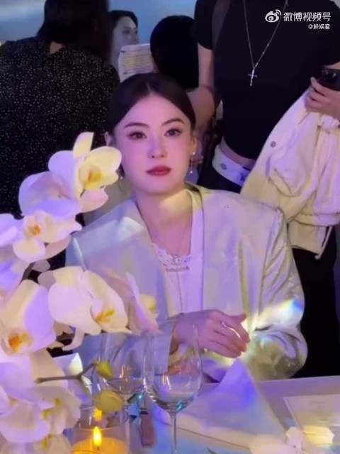 张柏芝简直逆生长啊！皮肤状态简直20+，每次都要感叹骨相天花板