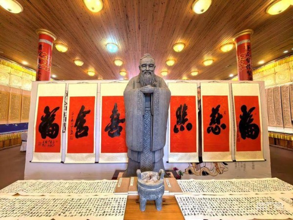 厦门莲花书院展出林志良108部手抄传世经典