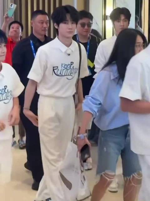 周深 奔跑吧 上班 可可爱爱的深深活力满满