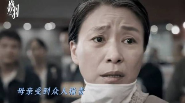 窝囊的爸窒息的妈没用的弟破碎的她可怜的姐 乔青羽视角看乔贝羽，真的会心疼