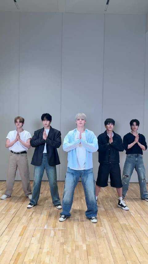 TXT你们五位怎么也来干团播了,谁教你们的啊!