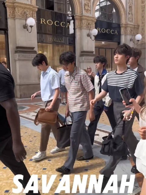 少年团米兰探店，朱志鑫张泽禹等品尝夏日甜品