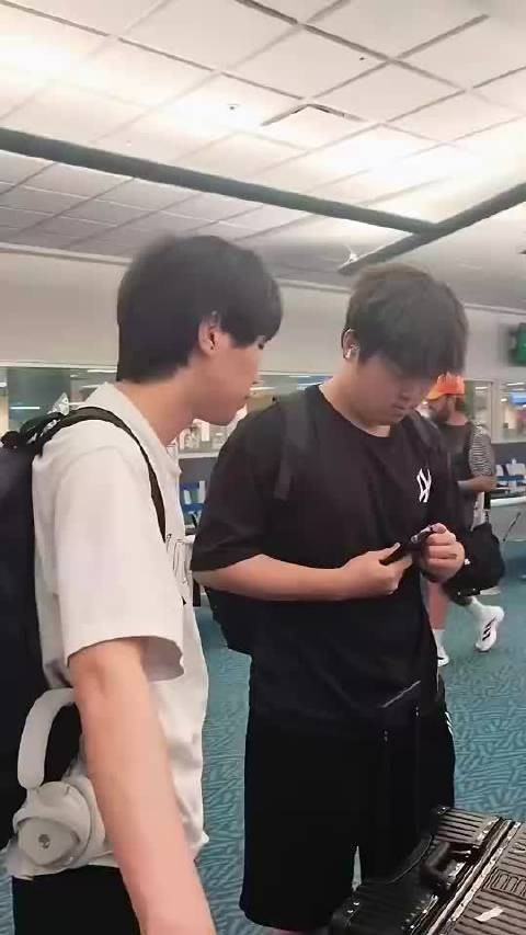 BLG抵达温哥华备战MSI,明日开启训练