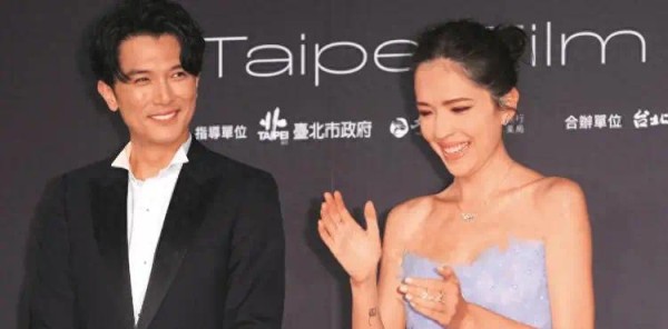 40岁许玮甯孕肚首曝光！台媒称她怀孕超7个月，轻抚巨肚母爱满满
