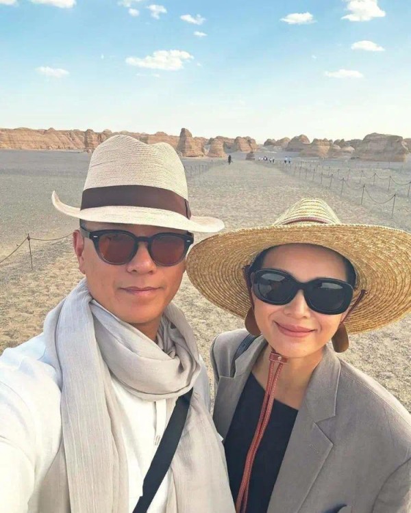 胡杏儿为二儿子庆祝6岁生日，和老公李乘德同框，打破婚变传闻