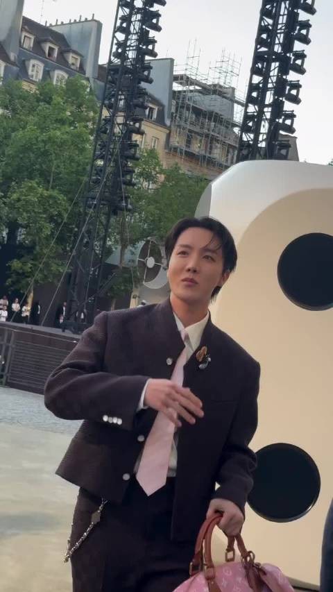 老三的动态视频比照片更有魅力