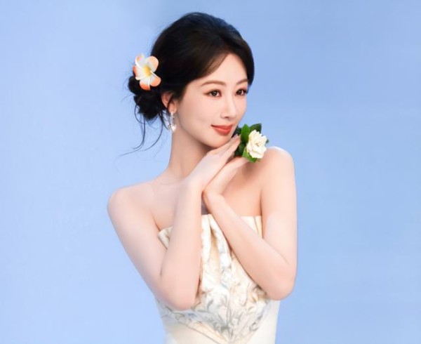 白玉兰奖最佳女主竞争太激烈，可85花却成为“评委”，直接逆袭