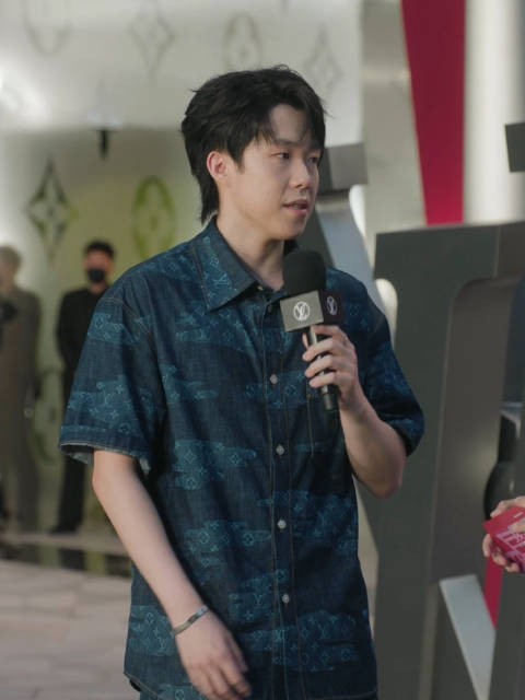 王楚钦亮相LV大秀，分享出行必备物品