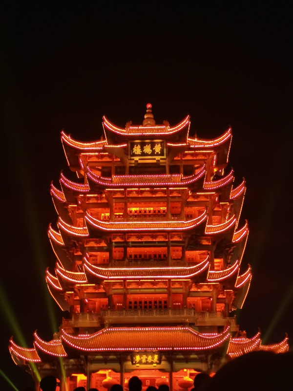 黄鹤楼灯光秀：一场穿越千年的视听盛宴