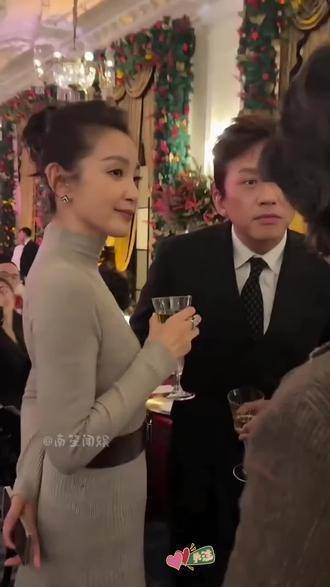 邓超私下有多注重绅士风度？不敢直视钟楚曦，坚决避嫌娜扎，现场亲密搂腰孙俪