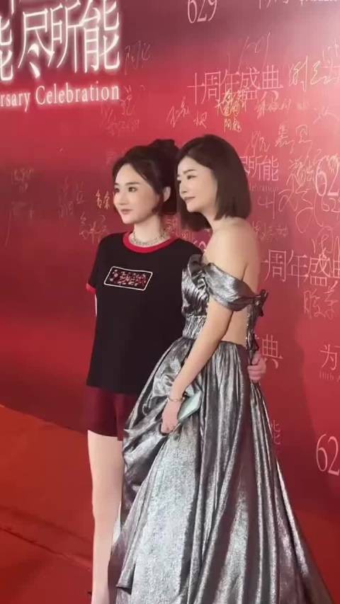 沈曼跟三月整一块去了
