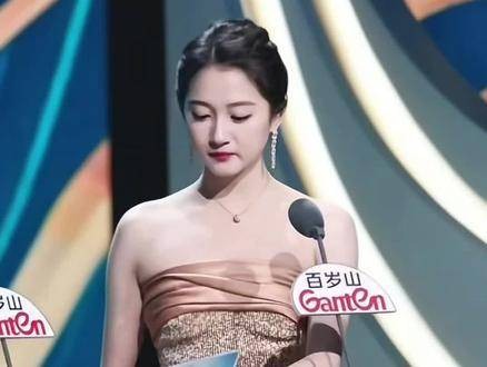 越来越欣赏晓彤了,貌美心善又真诚的关晓彤