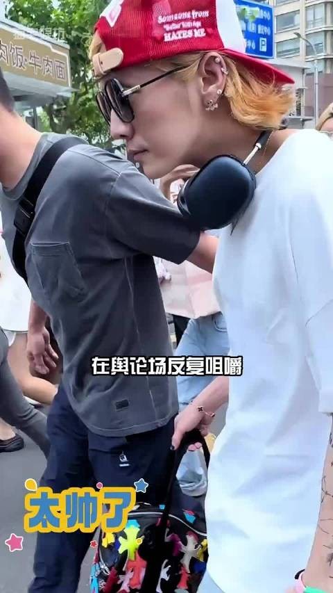 为何鹿晗被笑归国四子过气？当看到演唱会台下这一幕，才知他的底气有多足