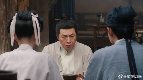 赵不尤经不住诱惑，上了章七娘马车，被温悦看到