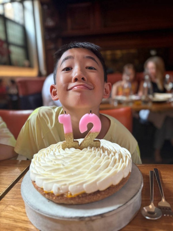Jasper过12岁生日，心情大好。