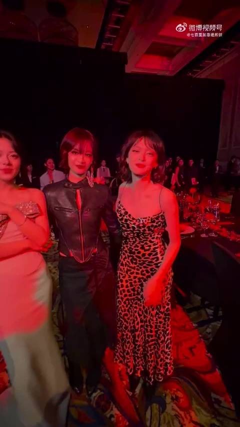 文淇、赵今麦、李庚希今晚VOGUEfilm观影之夜同框
