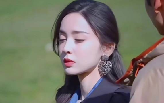 据说娜扎容貌焦虑，张云龙很会给她情绪价值，不是，姐都美成啥了还焦虑