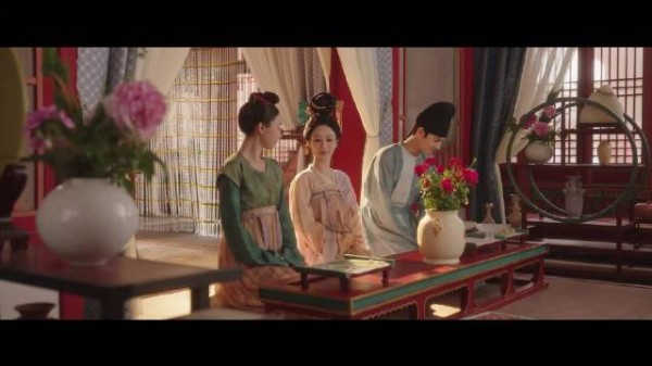 杨紫新剧《锦绣芳华》今晚开播，何惟芳赠蒋长扬玉簪