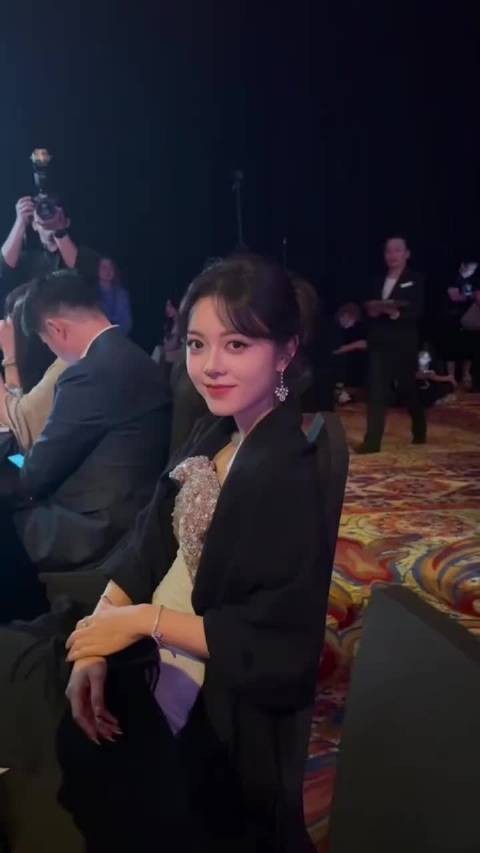 赵今麦片场反差萌暴击，林其乐神还原角色